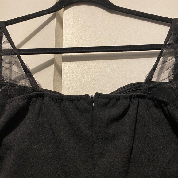 Elegant Black Dress with Sheer Sleeves - Picture 4 of 6